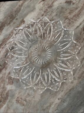 Clear Glass Decorative Serving Plate - Elegant Sunburst Design